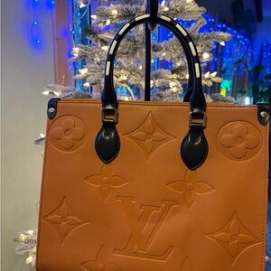 Louis Vuitton Empreinte monogram giant wild at heart onthego MM Camel w leopard